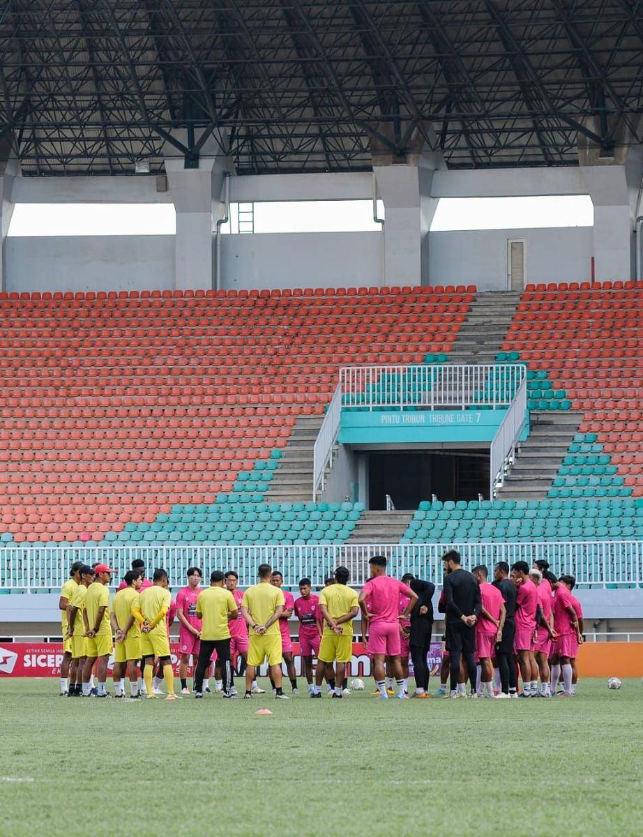 Arema FC saat melaksanakan sesi latihan di Stadion Pakansari Bogor. (Dok. Media Officer Arema FC)