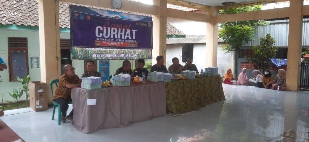 Kapolsek Bluluk Iptu Sudibyo saat memberikan pengarahan kepada warga terkait isu penculikan. Dok Istimewa