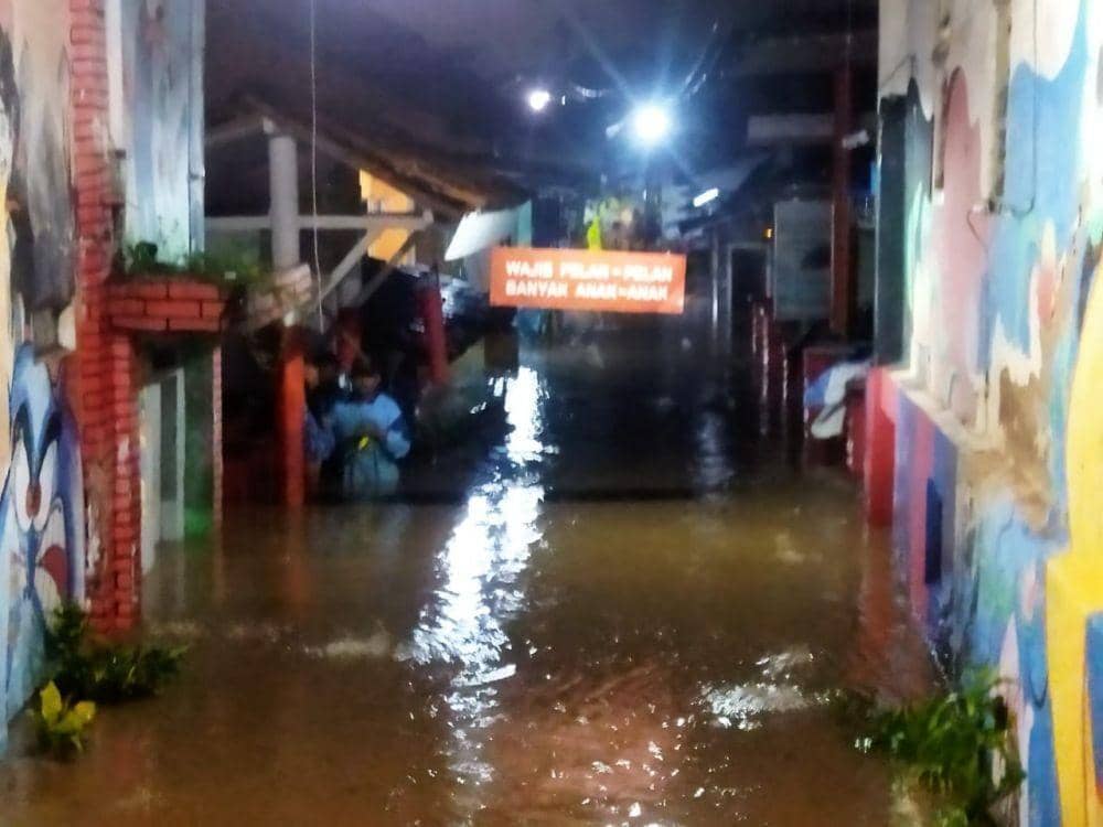 Pemukiman warga Banyuwangi terendah banjir. (FOTO: Dokumentasi warga)