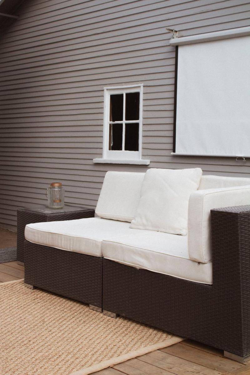 ilustrasi set furnitur patio (unsplash.com/mfromfaraway)