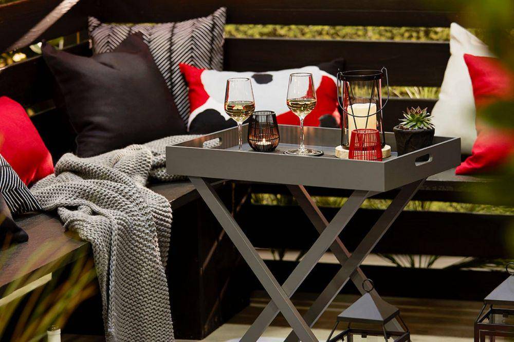 ilustrasi set furnitur patio (pexels.com/Peter Goldberg)