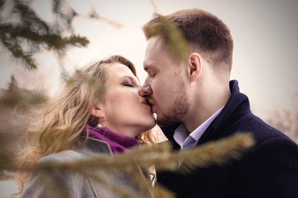 ilustrasi Kiss day(pexels.com/id-id/kate-photo)