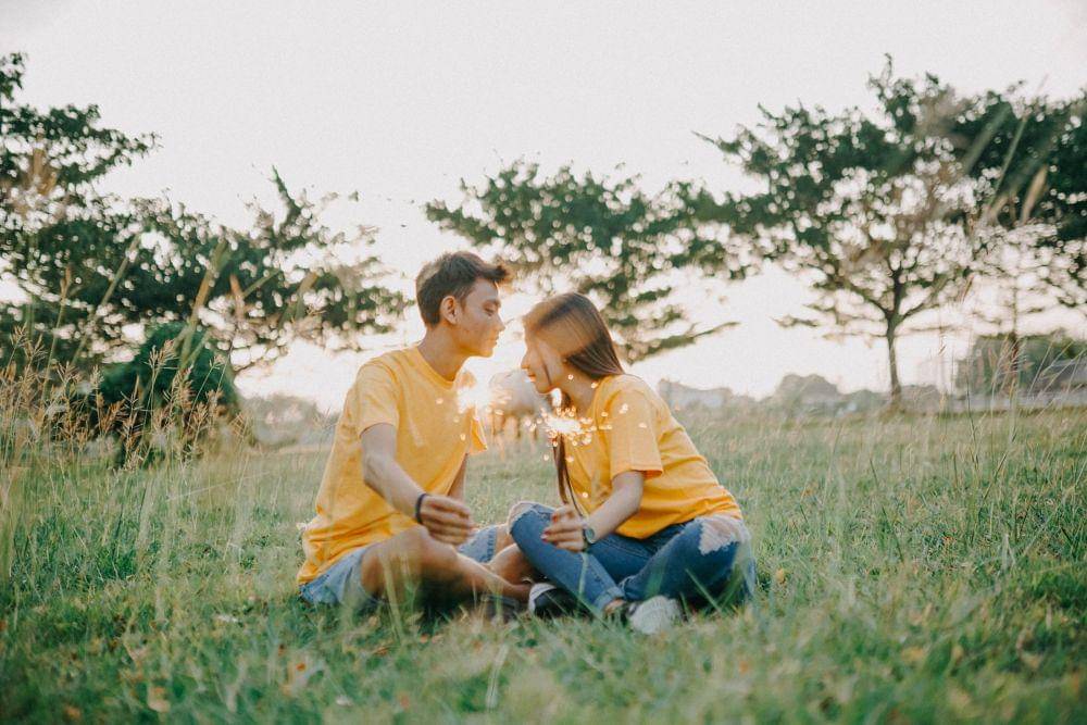ilustrasi rose/yellow day(pexels.com/id-id/howdy-hada)