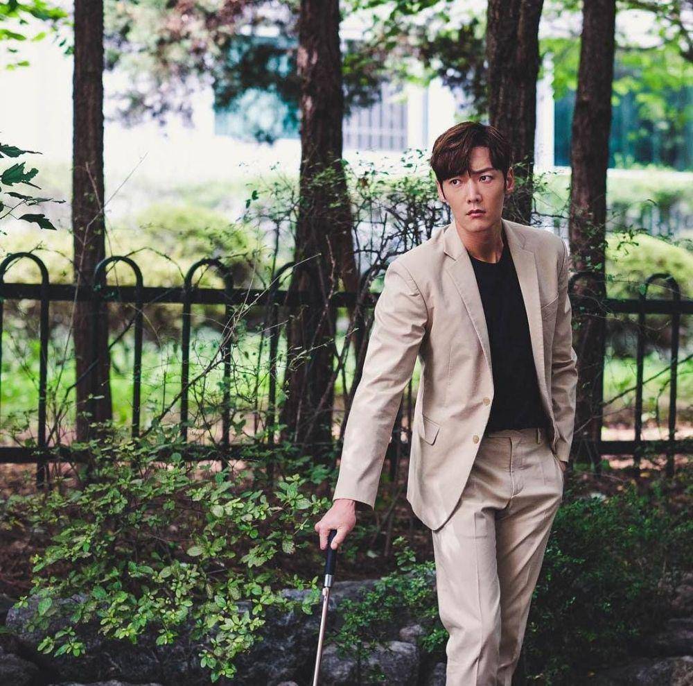 Choi Jin Hyuk di drama Devilish Charm (instagram.com/real_jinhyuk)