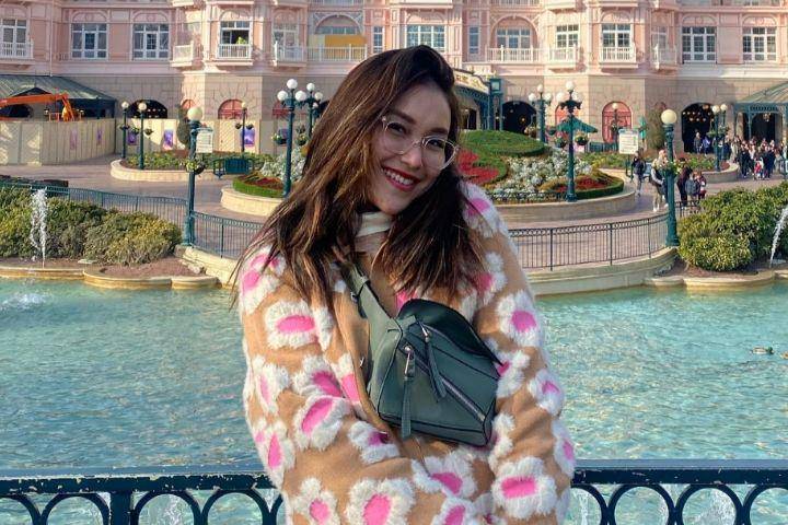 potret liburan Ayu Ting Ting di Disneyland Paris (instagram.com/ayutingting92)