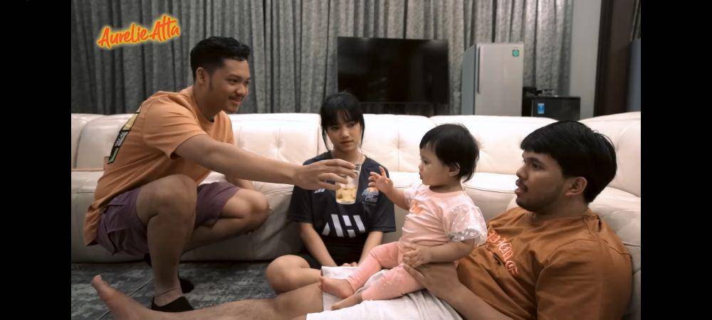Tofu, Ameena, Sarah dan Azriel menghabiskan waktu bersama (Youtube.com/Aurelie Atta)