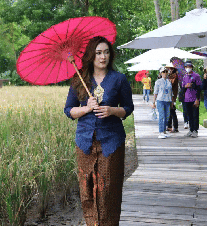 nafa urbach (instagram.com/nafaurbach)