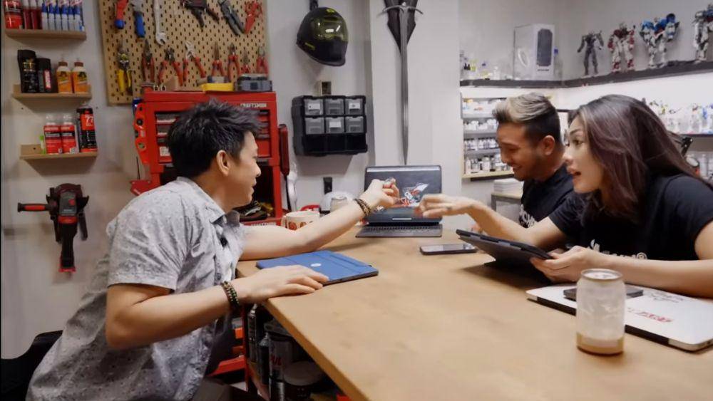 Ariel Noah custom motor bersama Smoked Garage (dok.youtube.com/ArielNoahChannel)