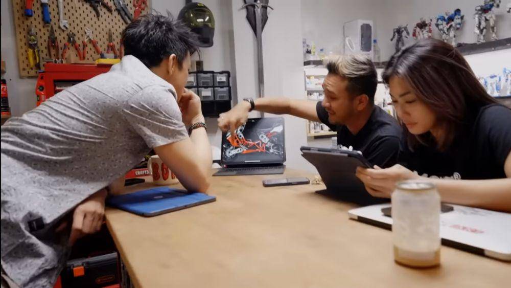 Ariel Noah custom motor bersama Smoked Garage (dok.youtube.com/ArielNoahChannel)