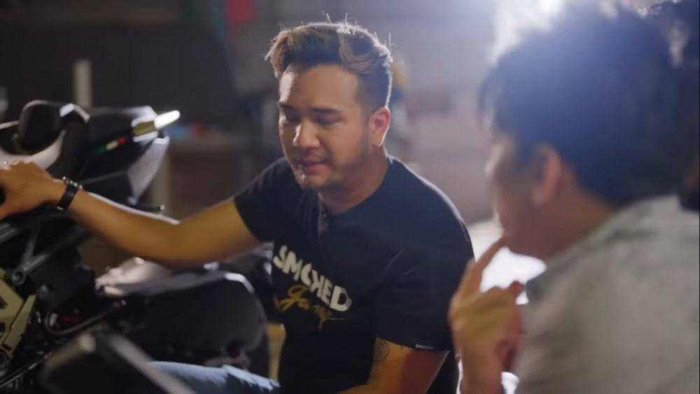 Ariel Noah custom motor bersama Smoked Garage (dok.youtube.com/ArielNoahChannel)
