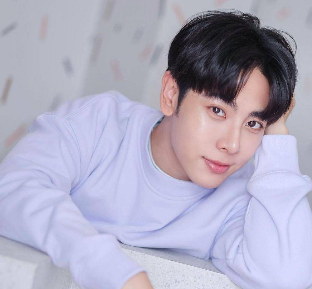 Mix Sahaphap (instagram.com/mixxiw)