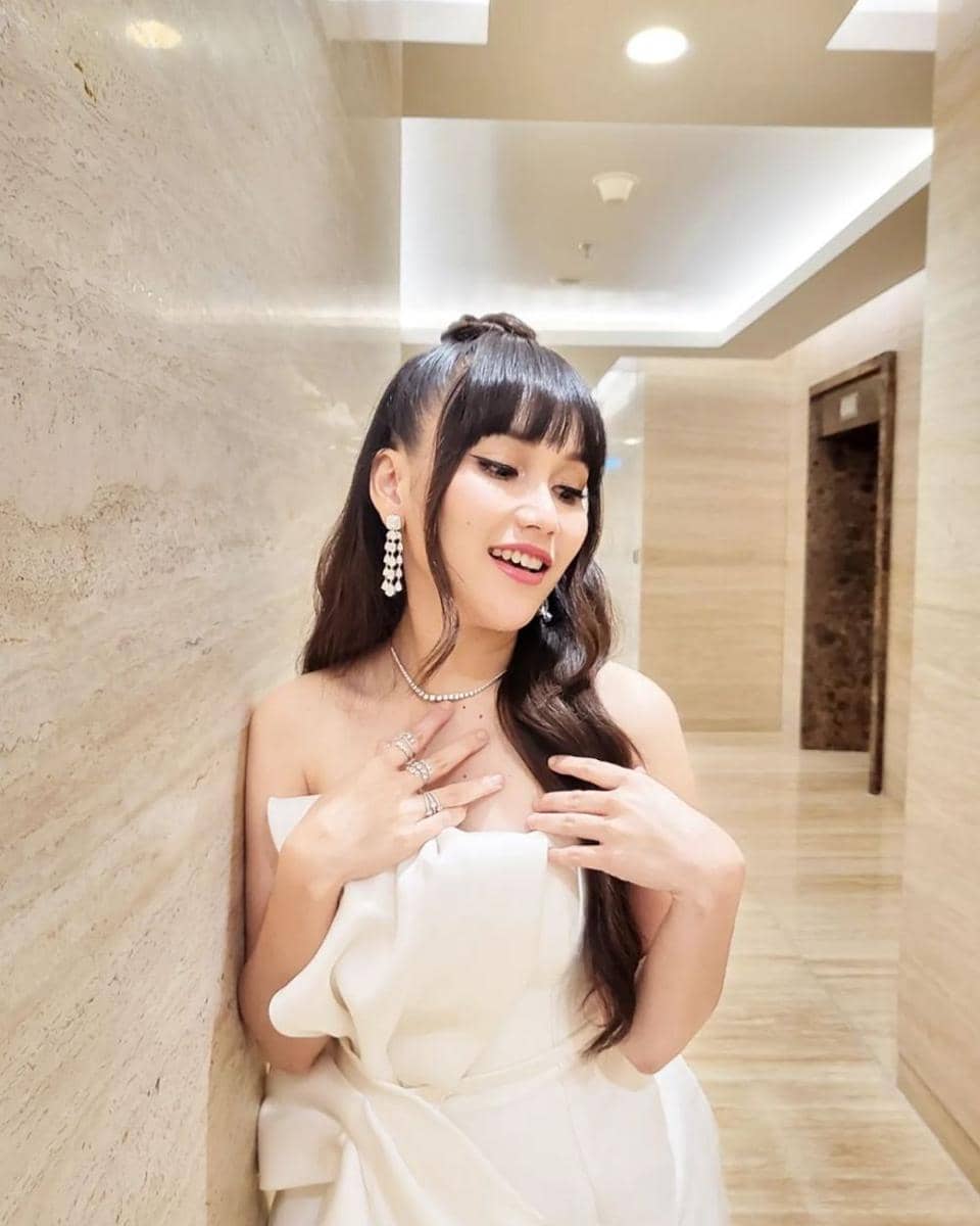 10 Gaya OOTD Ala Ayu Ting Ting, Eonni Korea Banget (instagram.com/ayutingting92)