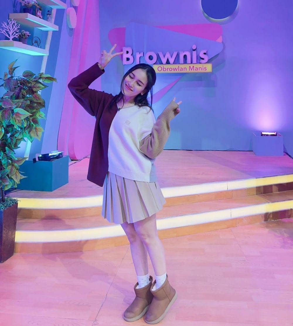 10 Gaya OOTD Ala Ayu Ting Ting, Eonni Korea Banget (instagram.com/ayutingting92)
