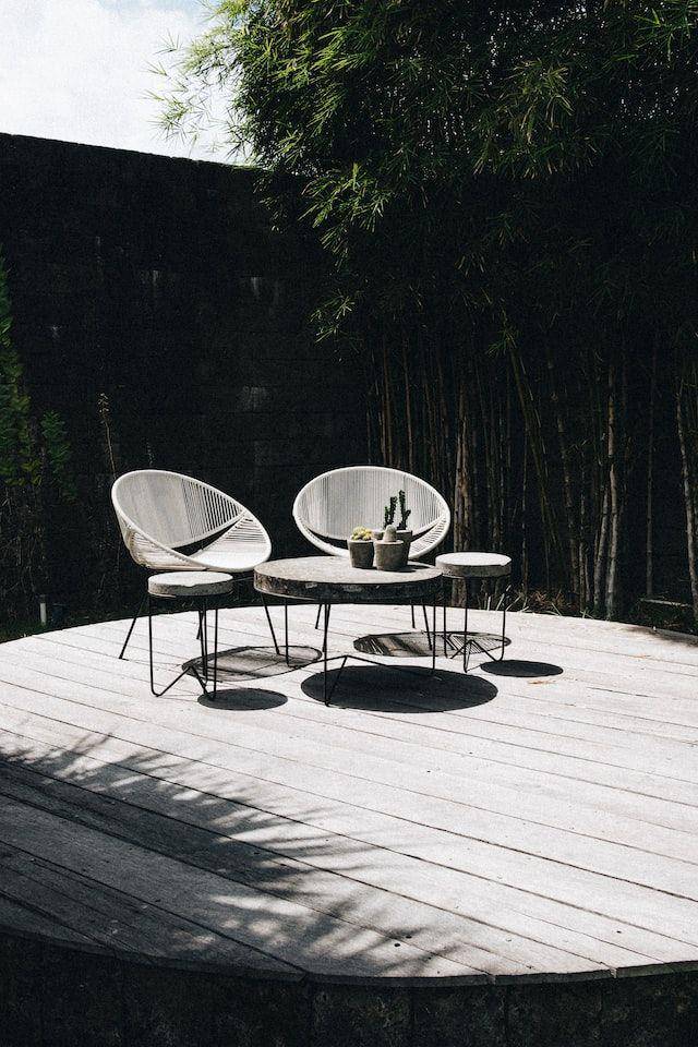 ilustrasi set furnitur patio (unsplash.com/Sonnie Hiles)