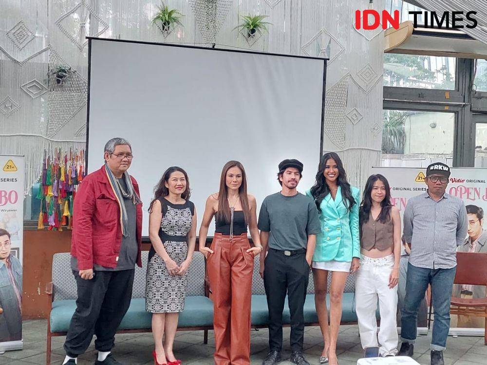 Sutradara dan cast series Open BO di kawasan SCBD, pada Jumat (10/2/2023) (Dok. IDN Times/Erfah Nanda)