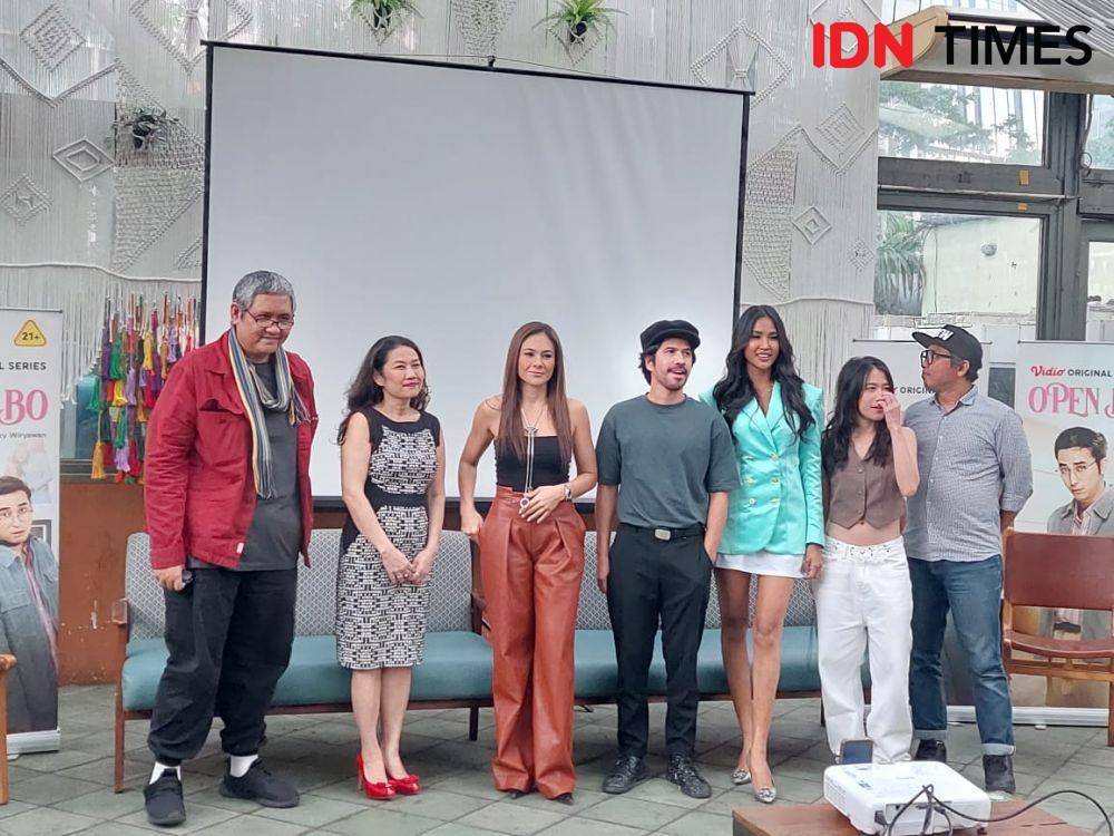 Sutradara dan cast series Open BO di kawasan SCBD, pada Jumat (10/2/2023) (Dok. IDN Times/Erfah Nanda)