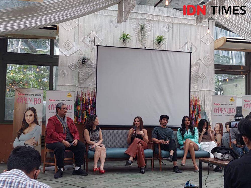 Sutradara dan cast series Open BO di kawasan SCBD, pada Jumat (10/2/2023) (Dok. IDN Times/Erfah Nanda)