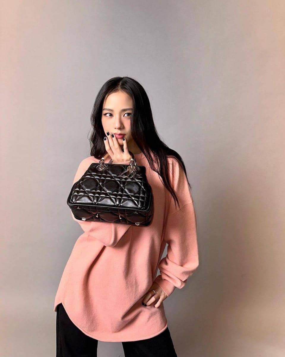 potret Jisoo BLACKPINK (instagram.com/sooyaaa__)