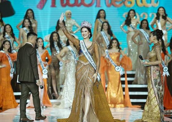 Potret Ayu Maulida Saat Last Walk Sebagai Puteri Indonesia 2020 (Instagram.com/ayumaulida97)