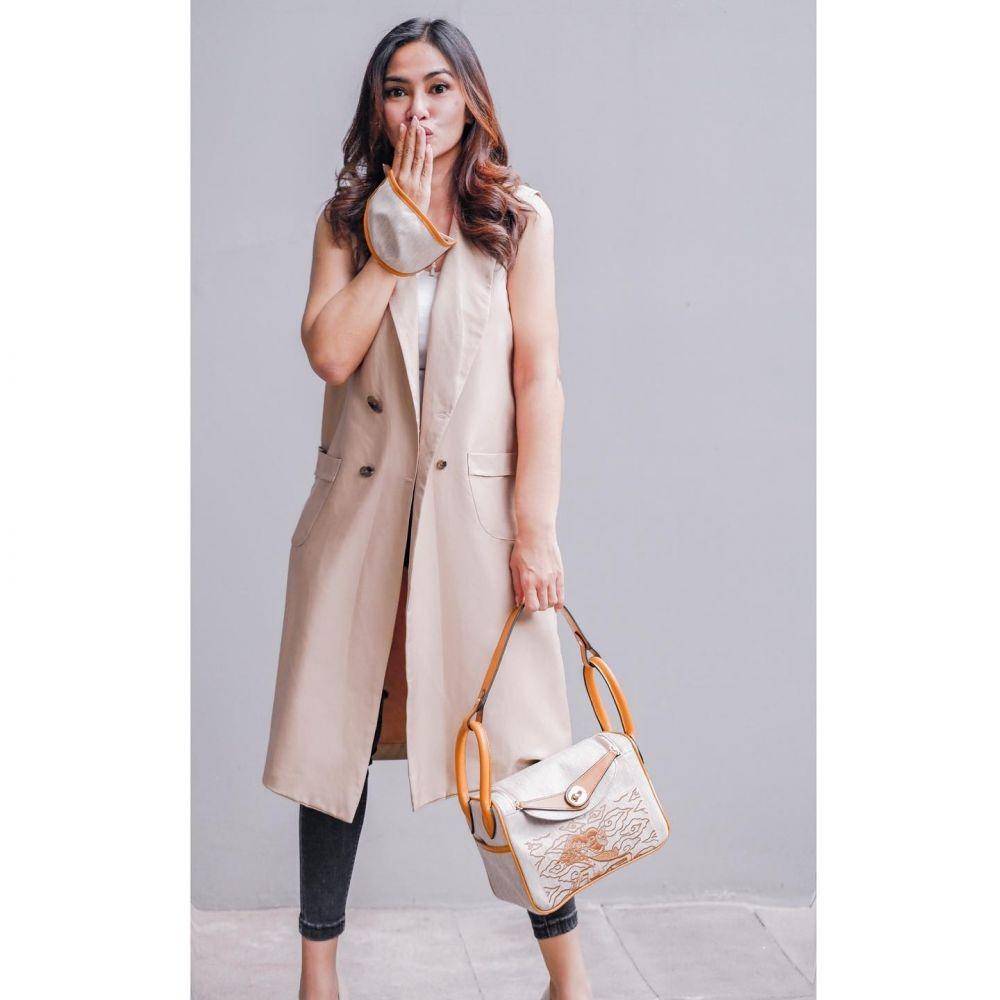 OOTD kasual pakai handbag ala Masayu Anastasia (instagram.com/masayuanastasia)