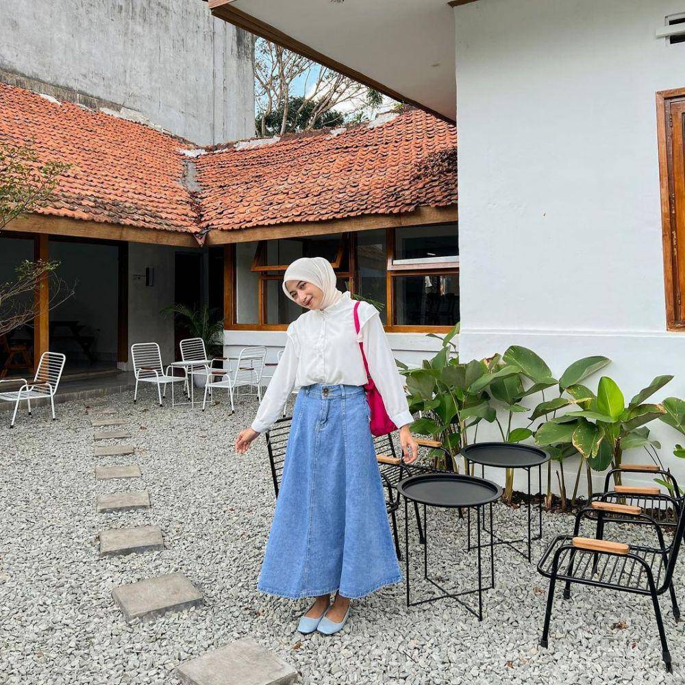 inspirasi padu padan rok untuk hijab ala Rafika Rahma (instagram.com/rafikarahmaaa)