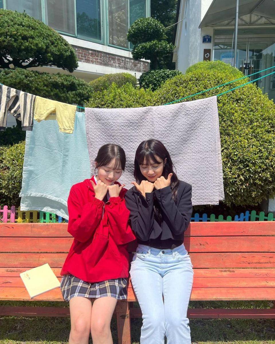 Kang Na Eon dan Jung Eun Ji (instagram.com/djsskrkd)