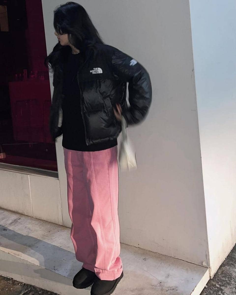 Mix and match outfit hitam ala Seulgi Red Velvet (instagram.com/hi_sseulgi)