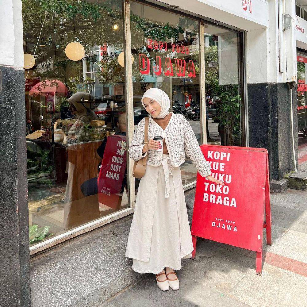 inspirasi padu padan rok untuk hijab ala Rafika Rahma (instagram.com/rafikarahmaaa)