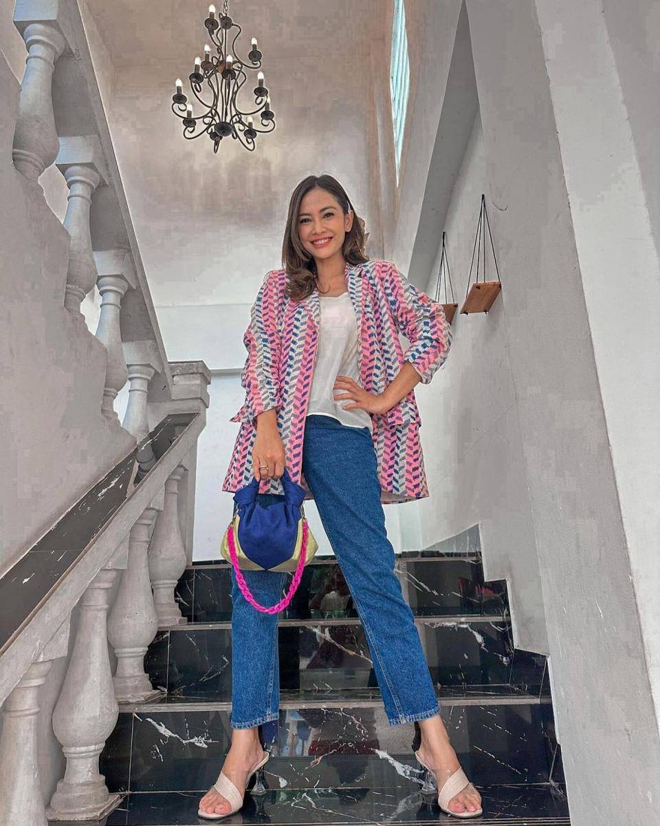 OOTD kasual pakai handbag ala Masayu Anastasia (instagram.com/masayuanastasia)