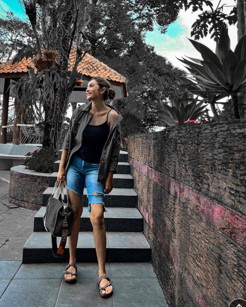 OOTD kasual pakai handbag ala Masayu Anastasia (instagram.com/masayuanastasia)