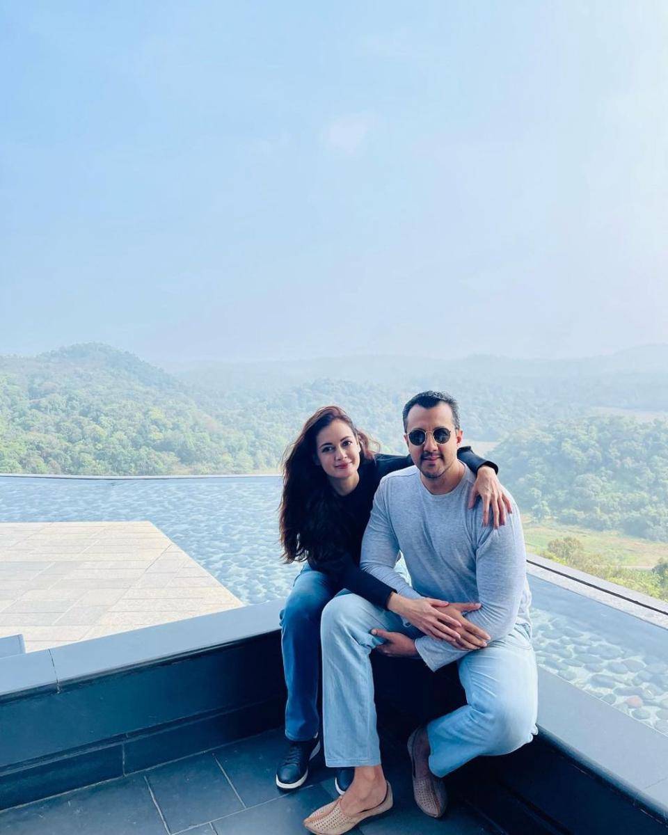 Dia Mirza dan suami (instagram.com/diamirzaofficial)