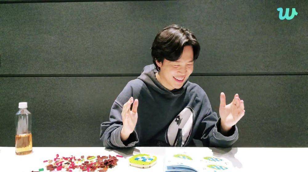 Jimin BTS di Weverse Live Jumat (10/2/2023) (dok. Weverse/BTS)