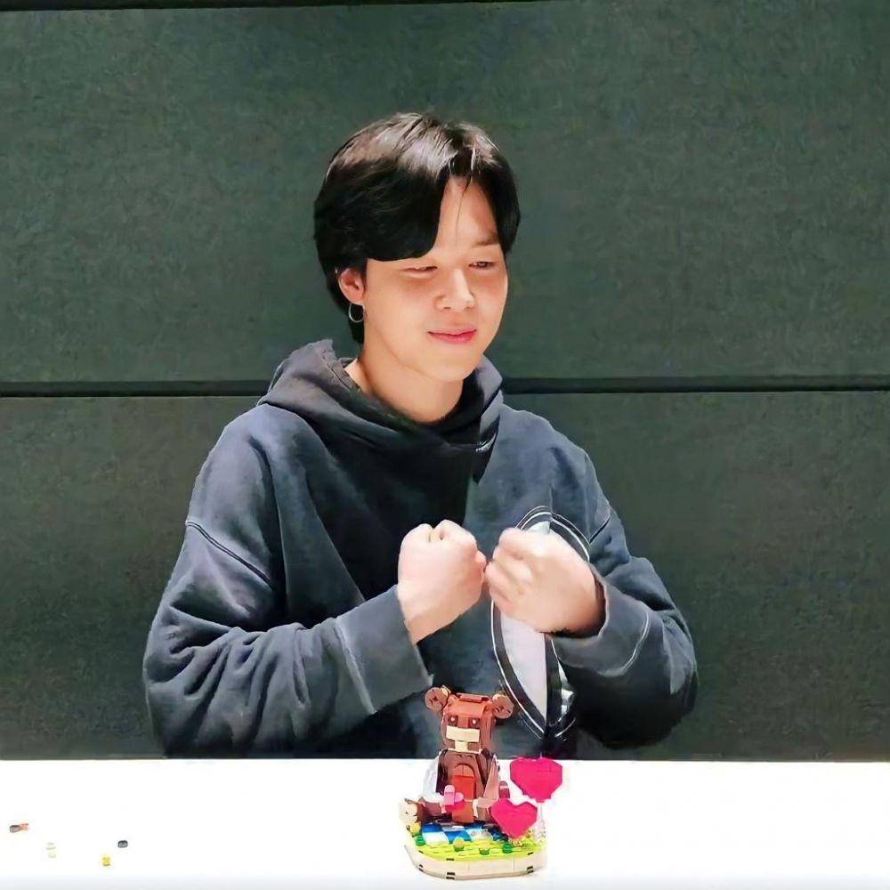 Jimin BTS di Weverse Live Jumat (10/2/2023) (dok. Weverse/BTS)