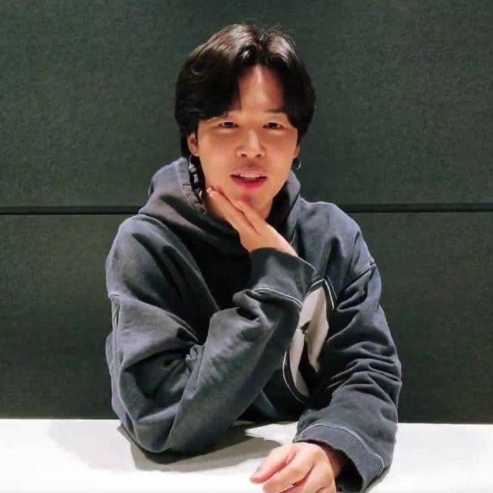 Jimin BTS di Weverse Live Jumat (10/2/2023) (dok. Weverse/BTS)