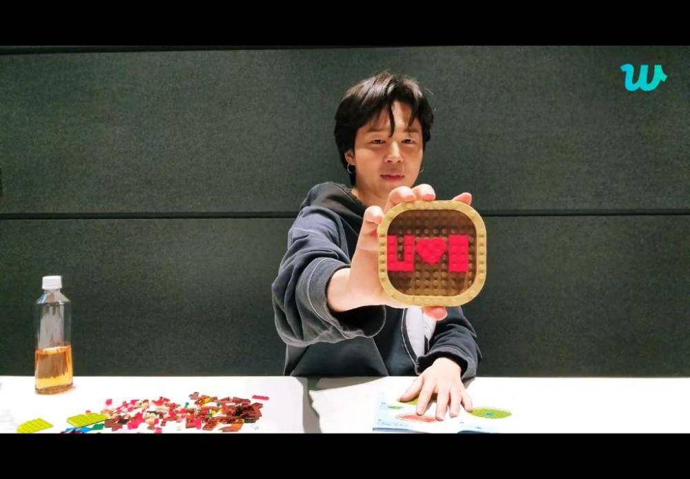 Jimin BTS di Weverse Live Jumat (10/2/2023) (dok. Weverse/BTS)