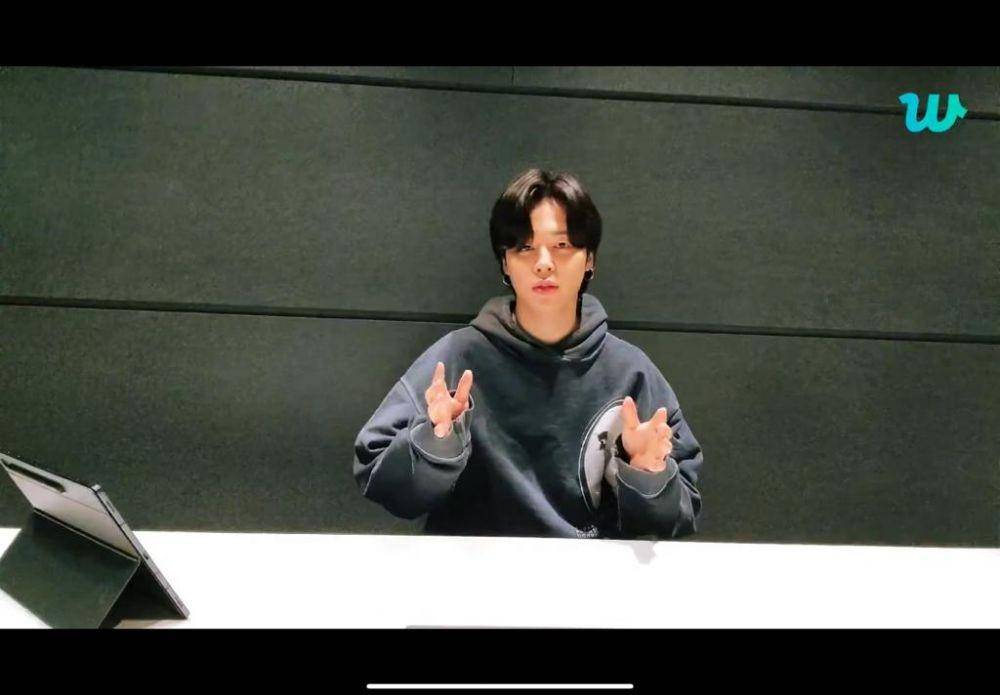 Jimin BTS di Weverse Live Jumat (10/2/2023) (dok. Weverse/BTS)