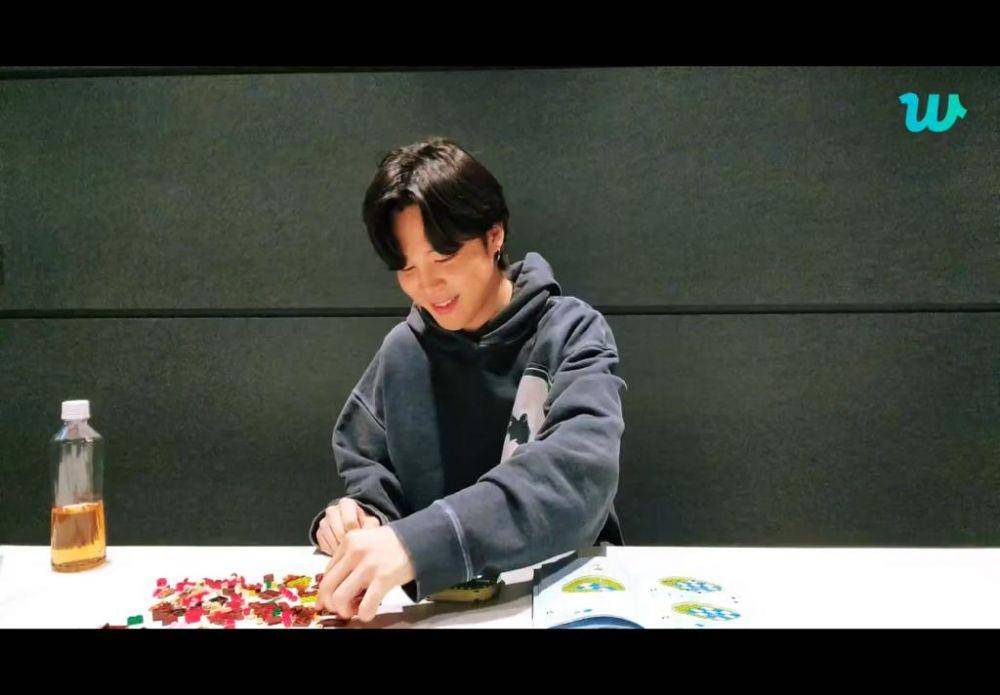 Jimin BTS di Weverse Live Jumat (10/2/2023) (dok. Weverse/BTS)
