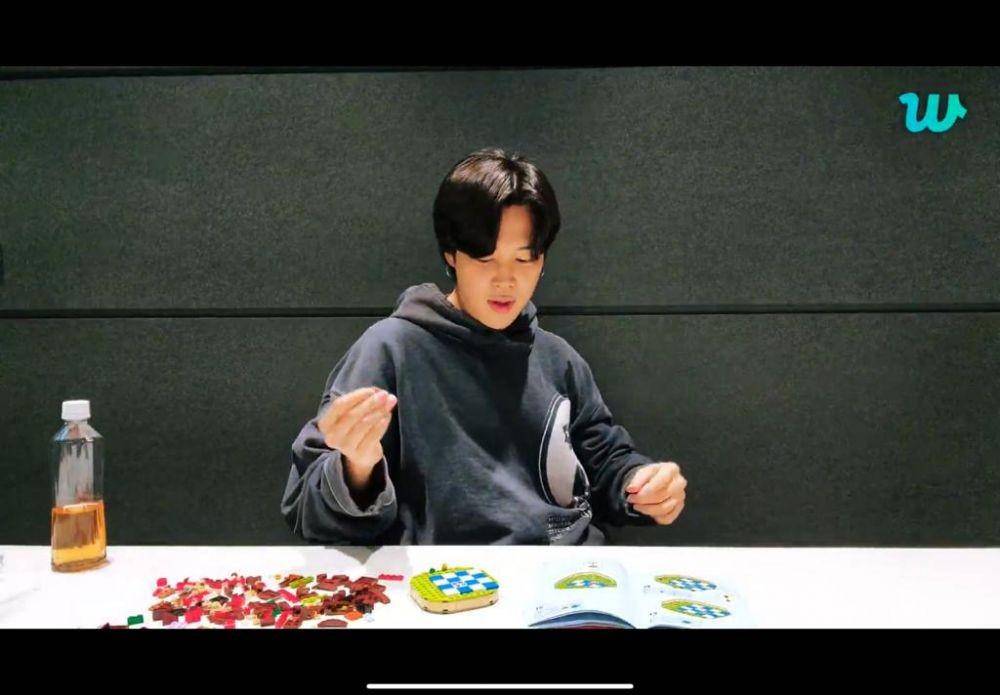 Jimin BTS di Weverse Live Jumat (10/2/2023) (dok. Weverse/BTS)