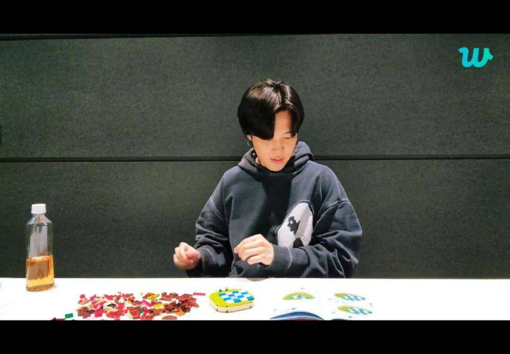 Jimin BTS di Weverse Live Jumat (10/2/2023) (dok. Weverse/BTS)