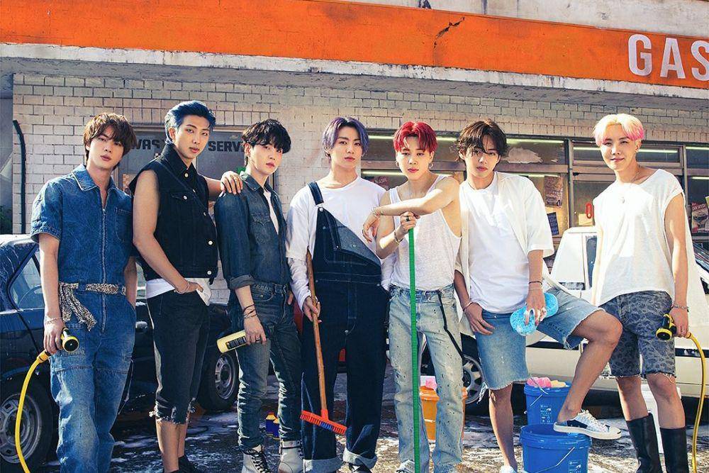 BTS (instagram.com/bts.bighitofficial)