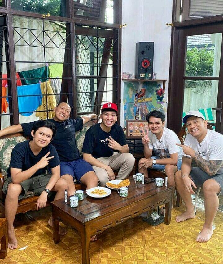 Benni Sitanggang dan seleb Indonesia (youtube.com/benni_sitanggang)