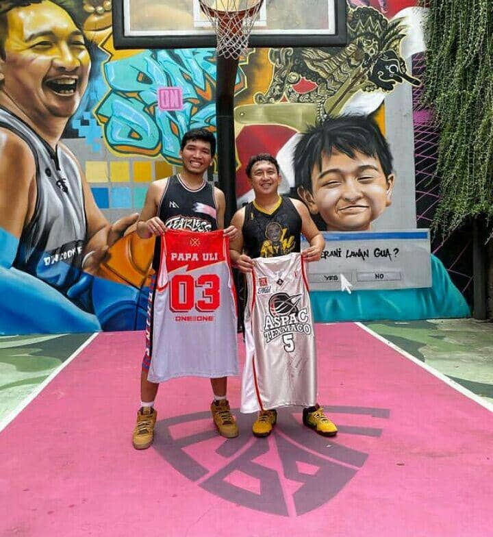 Benni Sitanggang dan seleb Indonesia (youtube.com/benni_sitanggang)