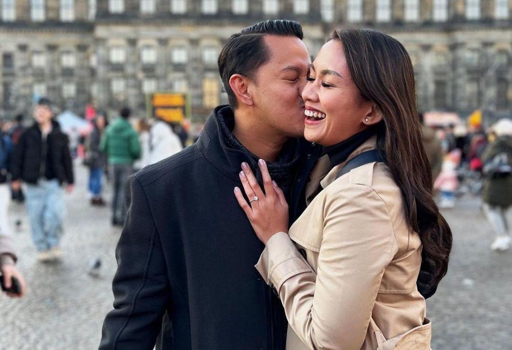 9 Potret Melanie Putria dan Suami, Rayakan Setahun Menikah!
