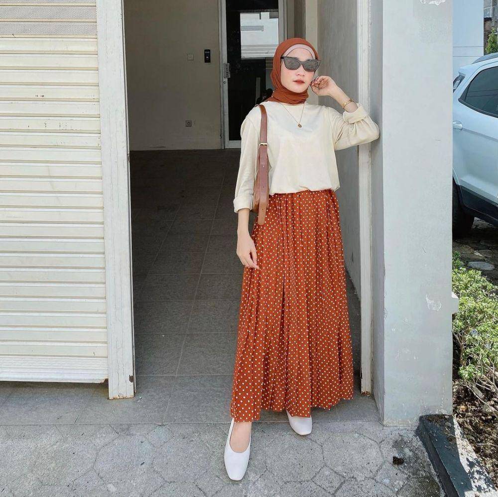 inspirasi outfit terracotta (instagram.com/cutindahsundari)