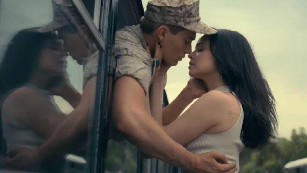 cuplikan Purple Hearts (2022) (dok. Netflix/Purple Hearts)