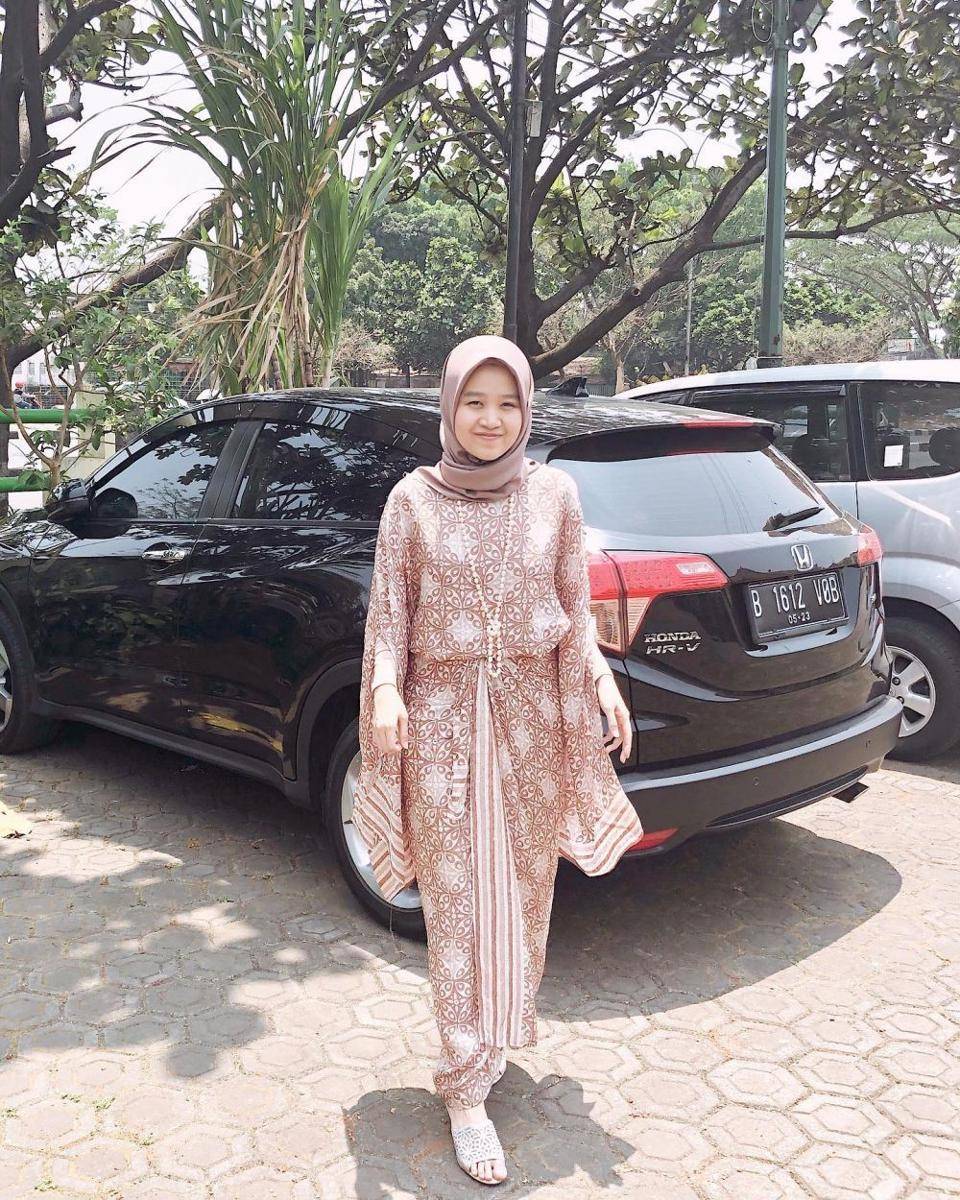 Baju pesta istri komika (instagram.com/alcaoctvn)
