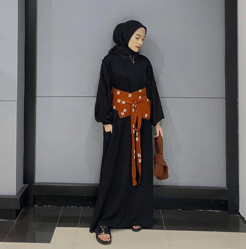 inspirasi outfit terracotta (instagram.com/cutindahsundari)