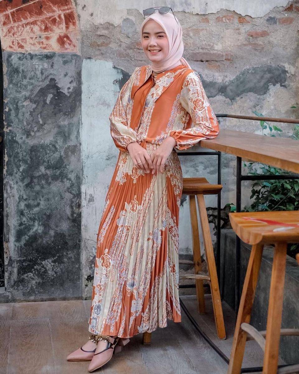 inspirasi outfit terracotta (instagram.com/imasdian)