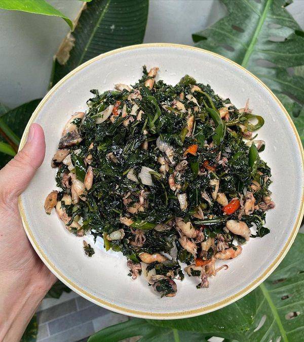 tumis daun singkong cumi (instagram.com/sedekahresep)