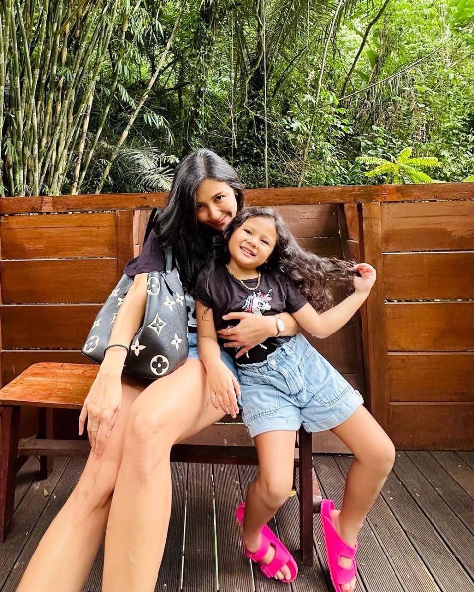 potret Sharena Delon dan keluarga saat liburan di Bandung (instagram.com/mrssharena)
